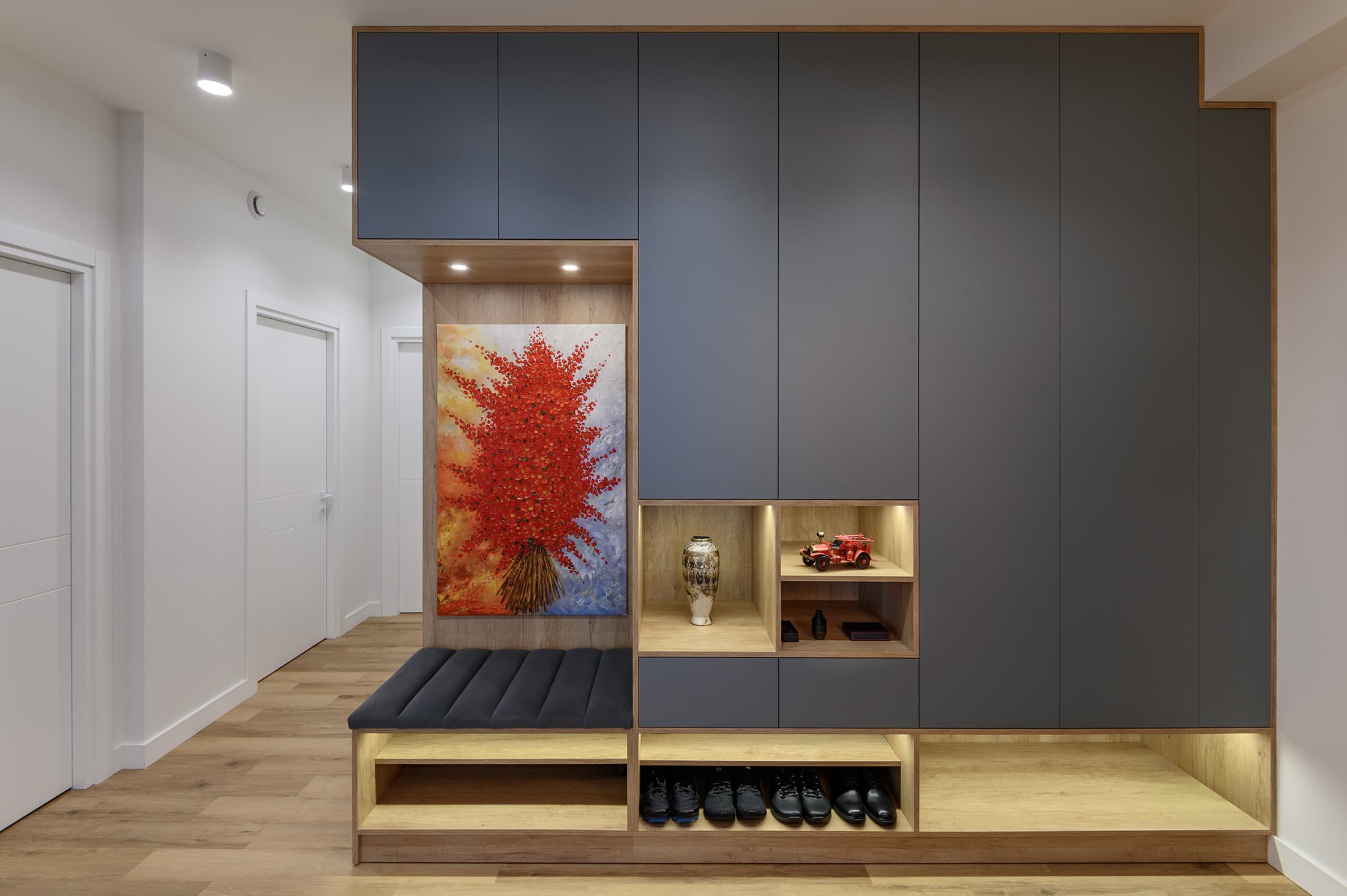 detail hallway art accent