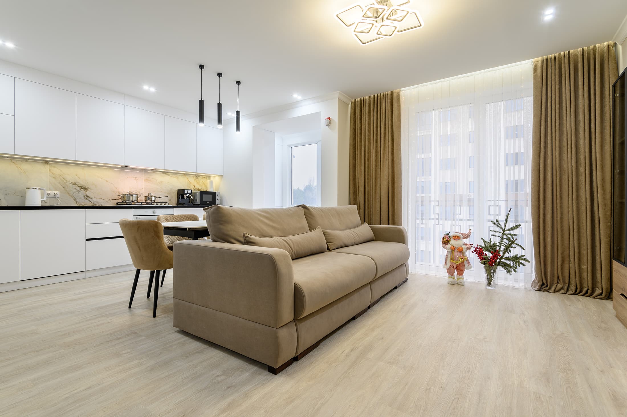 living bright panoramic windows